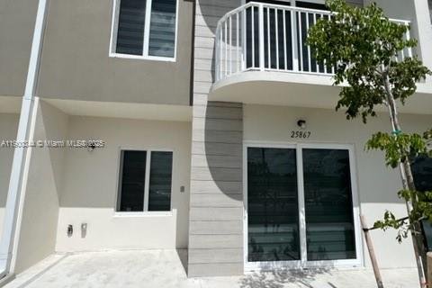 Adosado en alquiler en Homestead, Florida, 4 dormitorios, 129.88 m2 № 1952061 - foto 1