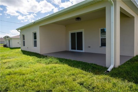House in Vero Beach, Florida 3 bedrooms, 161.65 sq.m. № 2434321 - photo 4