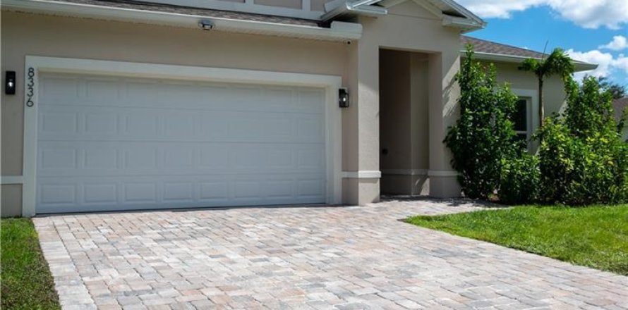 House in Vero Beach, Florida 3 bedrooms, 161.65 sq.m. № 2434321