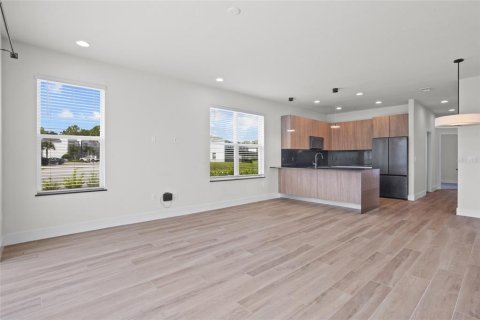 Touwnhouse à vendre à Clermont, Floride: 4 chambres, 171.4 m2 № 2361128 - photo 5