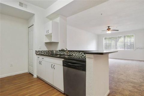 Condo in Tampa, Florida, 3 bedrooms  № 2166275 - photo 11