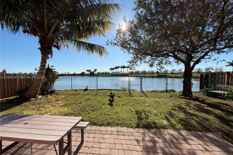 House in Homestead, Florida 5 bedrooms № 1995734 - photo 3