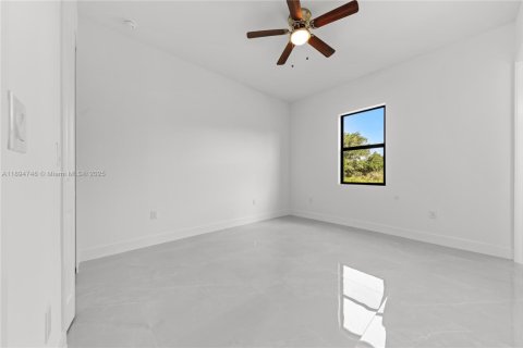 Casa en venta en Lehigh Acres, Florida, 3 dormitorios № 1947427 - foto 14