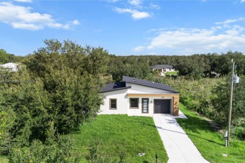 Casa en venta en Lehigh Acres, Florida, 3 dormitorios № 1947427 - foto 4