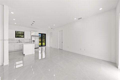 Casa en venta en Lehigh Acres, Florida, 3 dormitorios № 1947427 - foto 23