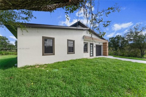 Casa en venta en Lehigh Acres, Florida, 3 dormitorios № 1947427 - foto 26