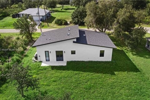 Casa en venta en Lehigh Acres, Florida, 3 dormitorios № 1947427 - foto 28