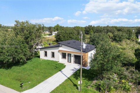 Casa en venta en Lehigh Acres, Florida, 3 dormitorios № 1947427 - foto 3