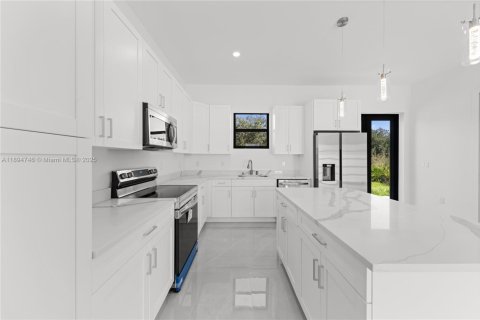 Casa en venta en Lehigh Acres, Florida, 3 dormitorios № 1947427 - foto 19