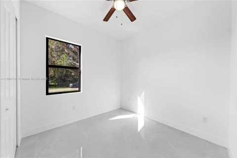 Casa en venta en Lehigh Acres, Florida, 3 dormitorios № 1947427 - foto 7