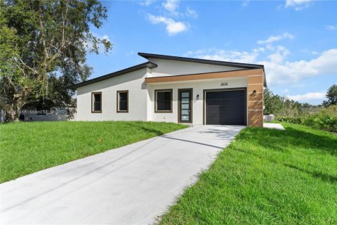 Casa en venta en Lehigh Acres, Florida, 3 dormitorios № 1947427 - foto 2
