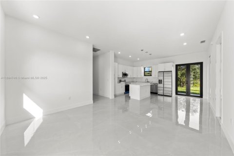 Casa en venta en Lehigh Acres, Florida, 3 dormitorios № 1947427 - foto 24