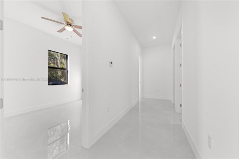 Casa en venta en Lehigh Acres, Florida, 3 dormitorios № 1947427 - foto 18