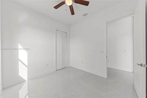 Casa en venta en Lehigh Acres, Florida, 3 dormitorios № 1947427 - foto 12