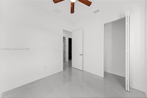 Casa en venta en Lehigh Acres, Florida, 3 dormitorios № 1947427 - foto 10