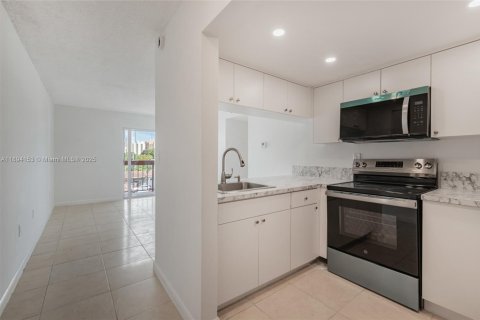 Купить кондоминиум в Майами, Флорида 2 спальни, 84.26м2, № 2090445 - фото 6