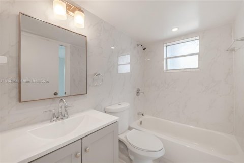 Купить кондоминиум в Майами, Флорида 2 спальни, 84.26м2, № 2090445 - фото 12