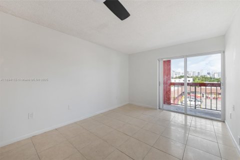 Купить кондоминиум в Майами, Флорида 2 спальни, 84.26м2, № 2090445 - фото 11