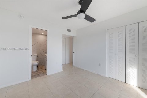 Купить кондоминиум в Майами, Флорида 2 спальни, 84.26м2, № 2090445 - фото 17