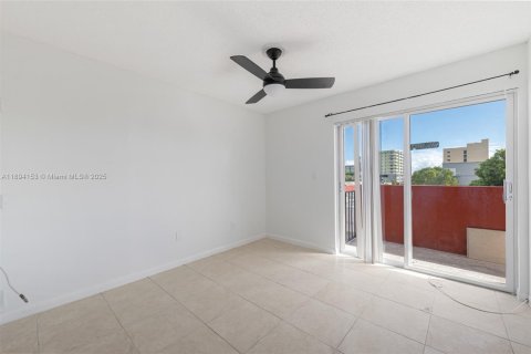 Купить кондоминиум в Майами, Флорида 2 спальни, 84.26м2, № 2090445 - фото 13