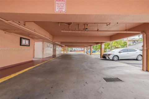 Купить кондоминиум в Майами, Флорида 2 спальни, 84.26м2, № 2090445 - фото 3