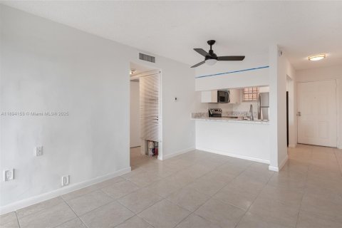 Купить кондоминиум в Майами, Флорида 2 спальни, 84.26м2, № 2090445 - фото 10