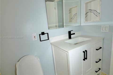 Condo in Sunrise, Florida, 1 bedroom  № 1929706 - photo 12