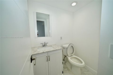Condo in Sunrise, Florida, 1 bedroom  № 1929706 - photo 8
