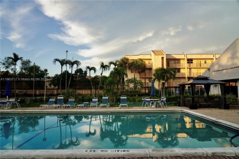 Condo in Sunrise, Florida, 1 bedroom  № 1929706 - photo 19