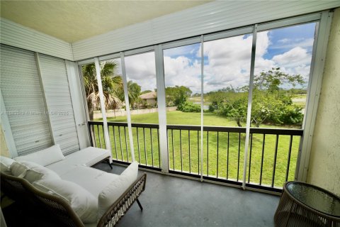Condo in Sunrise, Florida, 1 bedroom  № 1929706 - photo 4