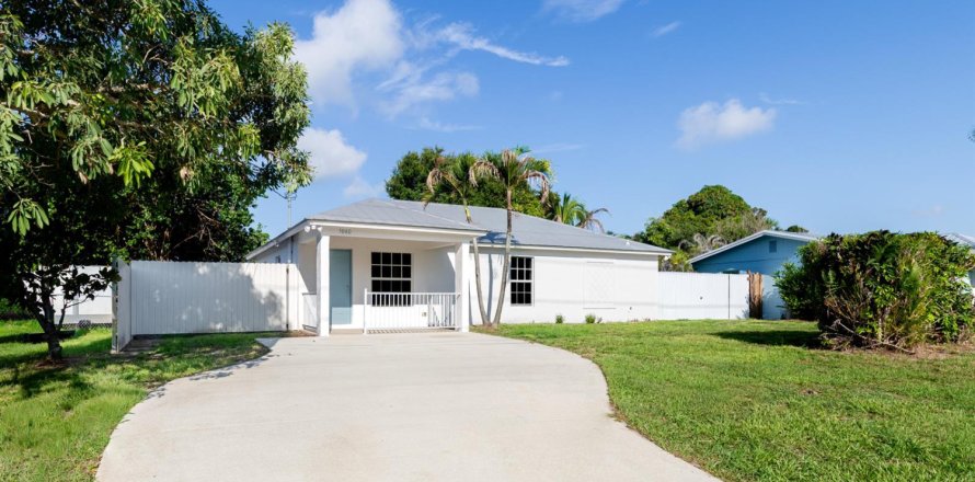 House in Stuart, Florida 3 bedrooms, 110.37 sq.m. № 2246963