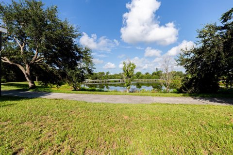 House in Stuart, Florida 3 bedrooms, 110.37 sq.m. № 2246963 - photo 21