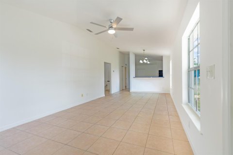 House in Stuart, Florida 3 bedrooms, 110.37 sq.m. № 2246963 - photo 4