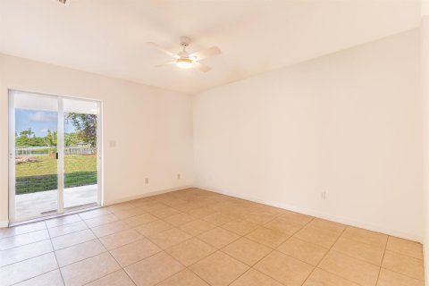 House in Stuart, Florida 3 bedrooms, 110.37 sq.m. № 2246963 - photo 10