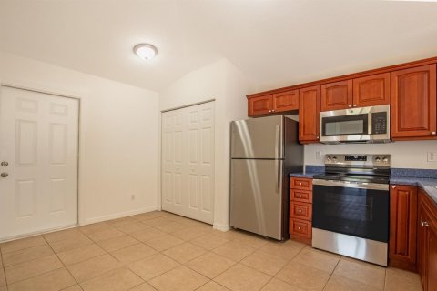 House in Stuart, Florida 3 bedrooms, 110.37 sq.m. № 2246963 - photo 8