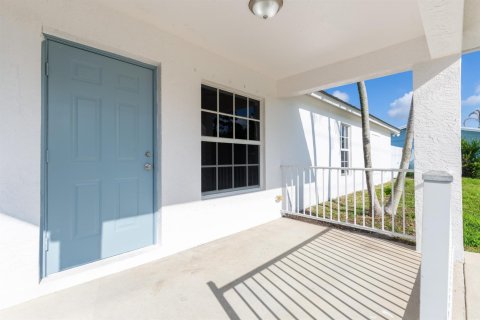 House in Stuart, Florida 3 bedrooms, 110.37 sq.m. № 2246963 - photo 5