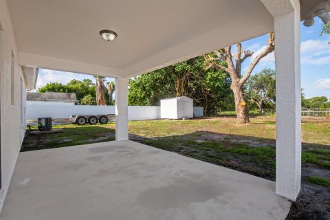 House in Stuart, Florida 3 bedrooms, 110.37 sq.m. № 2246963 - photo 16