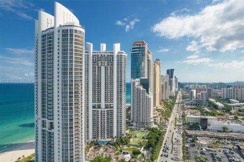 Condo in Sunny Isles Beach, Florida, 2 bedrooms  № 2076809 - photo 21