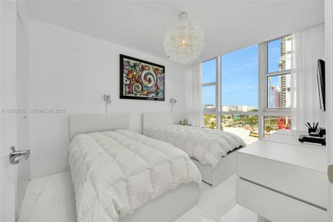 Condo in Sunny Isles Beach, Florida, 2 bedrooms  № 2076809 - photo 24