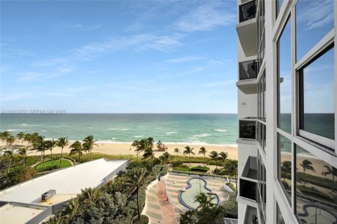 Condo in Sunny Isles Beach, Florida, 2 bedrooms  № 2076809 - photo 2