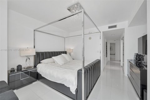 Condo in Sunny Isles Beach, Florida, 2 bedrooms  № 2076809 - photo 11