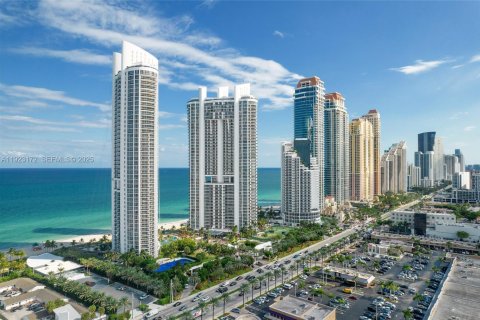 Condo in Sunny Isles Beach, Florida, 2 bedrooms  № 2076809 - photo 20