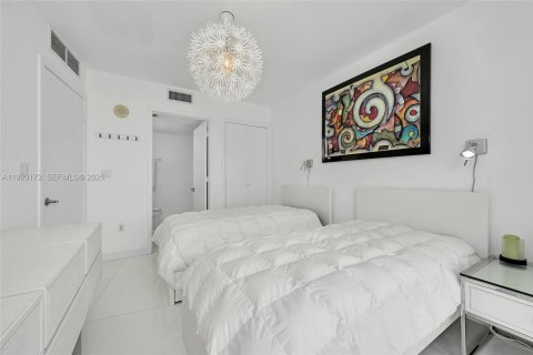 Condo in Sunny Isles Beach, Florida, 2 bedrooms  № 2076809 - photo 26