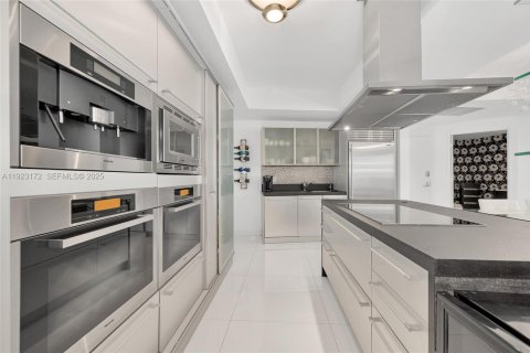 Condo in Sunny Isles Beach, Florida, 2 bedrooms  № 2076809 - photo 4