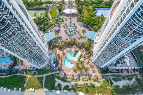 Condo in Sunny Isles Beach, Florida, 2 bedrooms  № 2076809 - photo 22