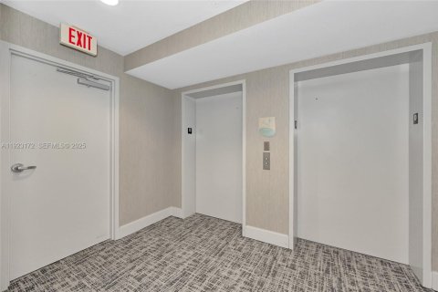 Condo in Sunny Isles Beach, Florida, 2 bedrooms  № 2076809 - photo 3