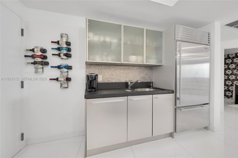 Condo in Sunny Isles Beach, Florida, 2 bedrooms  № 2076809 - photo 7