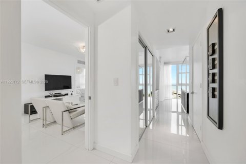 Condo in Sunny Isles Beach, Florida, 2 bedrooms  № 2076809 - photo 9