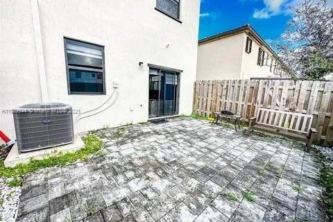 Touwnhouse à louer à Miami, Floride: 3 chambres, 157.38 m2 № 2048514 - photo 4