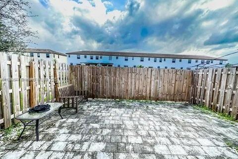 Touwnhouse à louer à Miami, Floride: 3 chambres, 157.38 m2 № 2048514 - photo 5